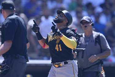 Pirates hit three home runs to hold off Padres in 3-2 win | AP News